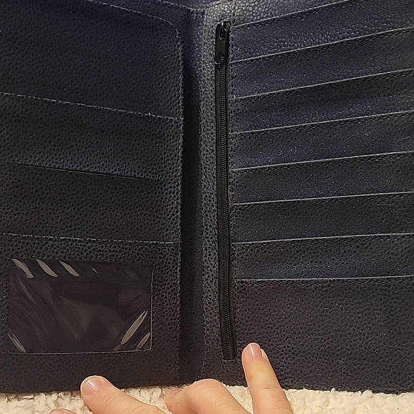 Black and Tan Satchel with Structured Shape and Sturdy Material - Picture 4 of 12